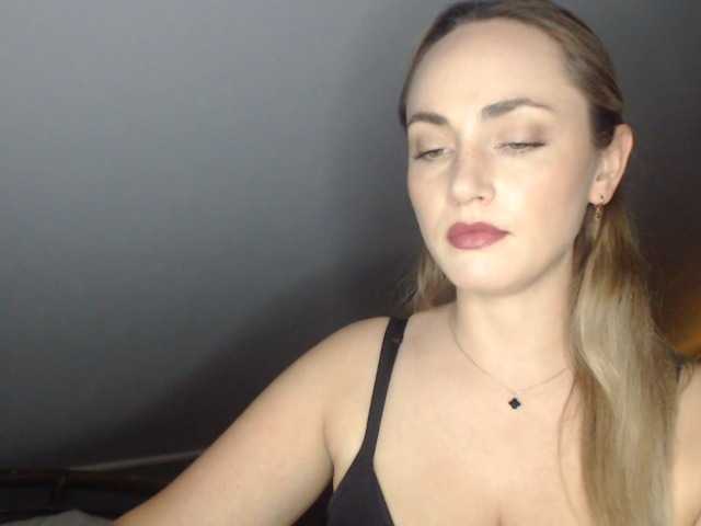 ScarlettXQueen live cam on BongaCams