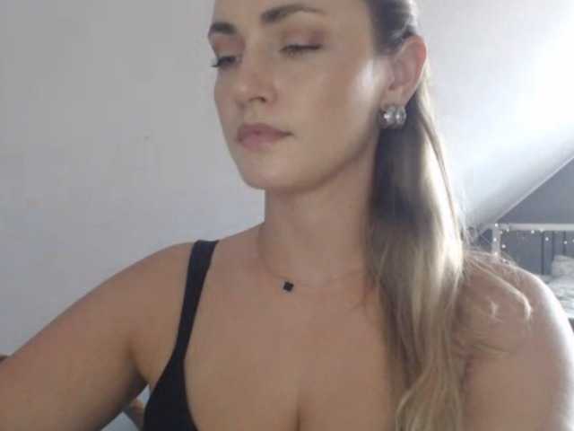 ScarlettXQueen live cam on BongaCams