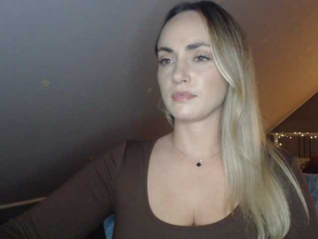 ScarlettXQueen live cam on BongaCams