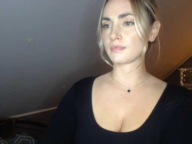 ScarlettXQueen live cam on BongaCams