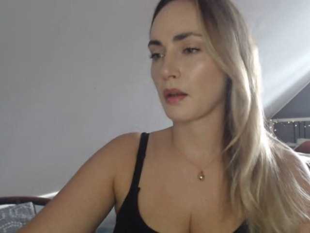 ScarlettXQueen live cam on BongaCams