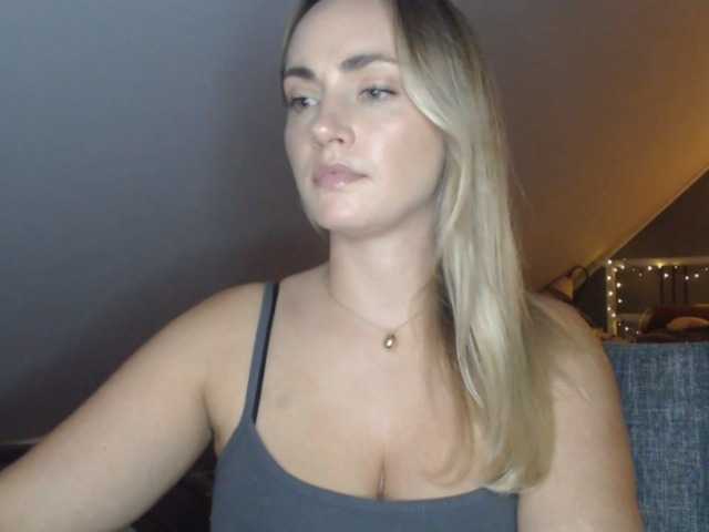 ScarlettXQueen live cam on BongaCams