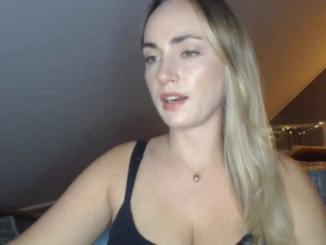 ScarlettXQueen live cam on BongaCams