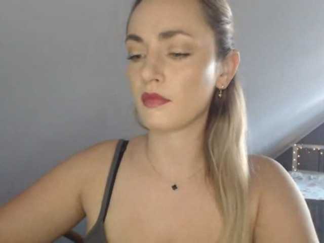 ScarlettXQueen live cam on BongaCams