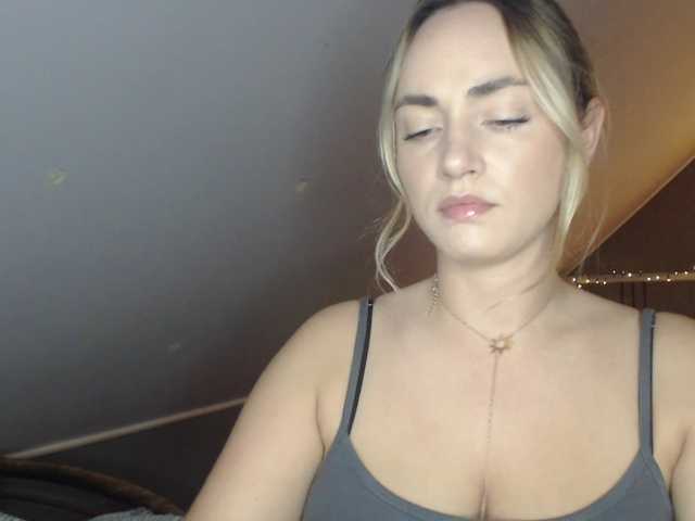 ScarlettXQueen live cam on BongaCams