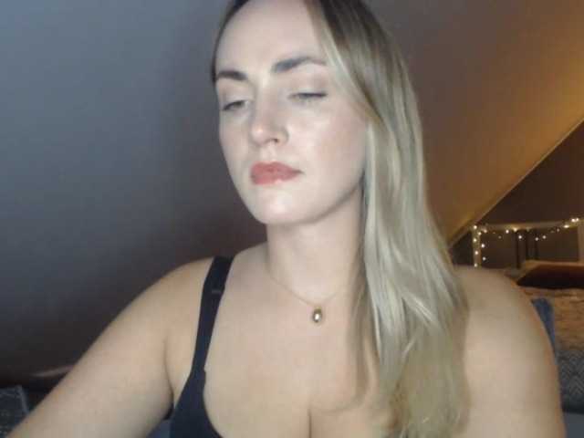 ScarlettXQueen live cam on BongaCams