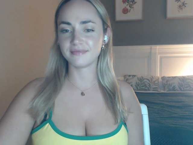 ScarlettXQueen live cam on BongaCams