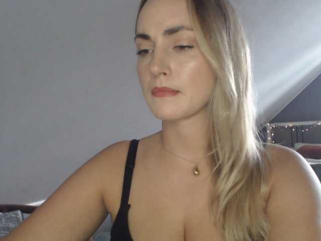 ScarlettXQueen live cam on BongaCams