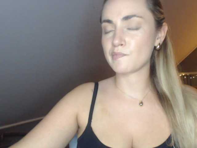 ScarlettXQueen live cam on BongaCams
