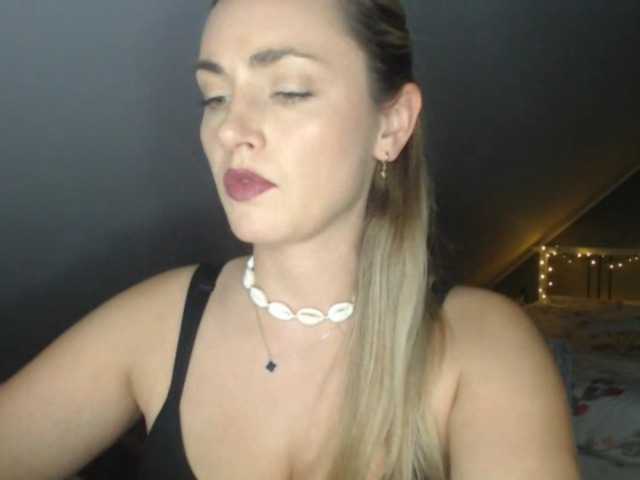 ScarlettXQueen live cam on BongaCams