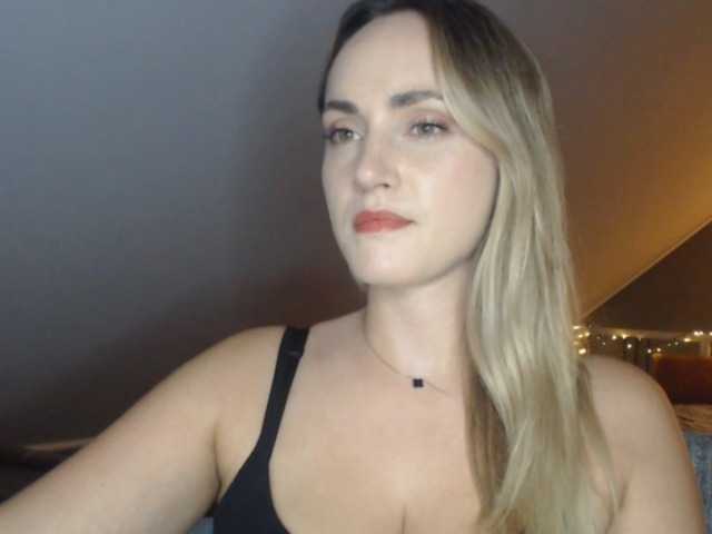 ScarlettXQueen live cam on BongaCams