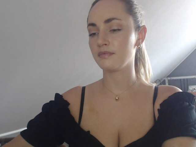 ScarlettXQueen live cam on BongaCams