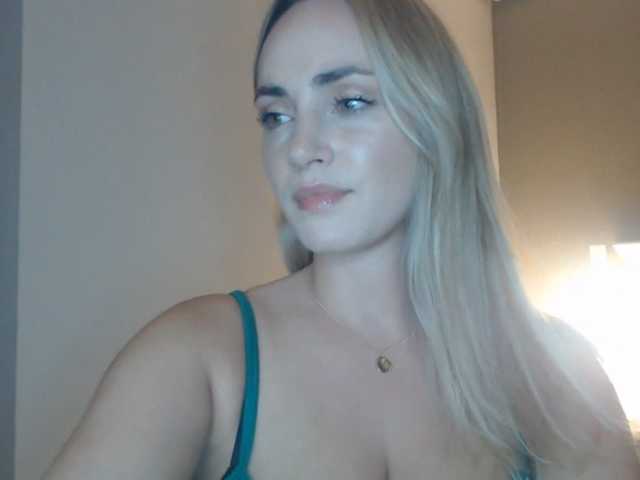ScarlettXQueen live cam on BongaCams