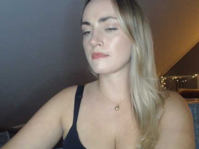 ScarlettXQueen live cam on BongaCams