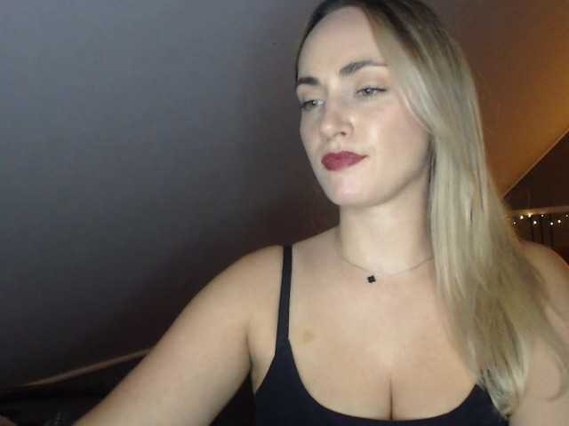 ScarlettXQueen live cam on BongaCams