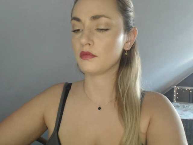 ScarlettXQueen live cam on BongaCams