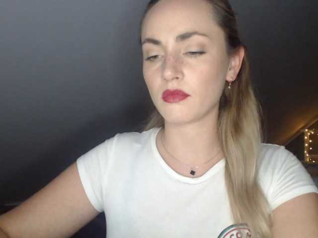 ScarlettXQueen live cam on BongaCams