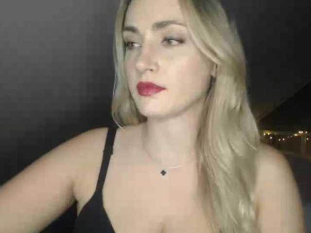 ScarlettXQueen live cam on BongaCams