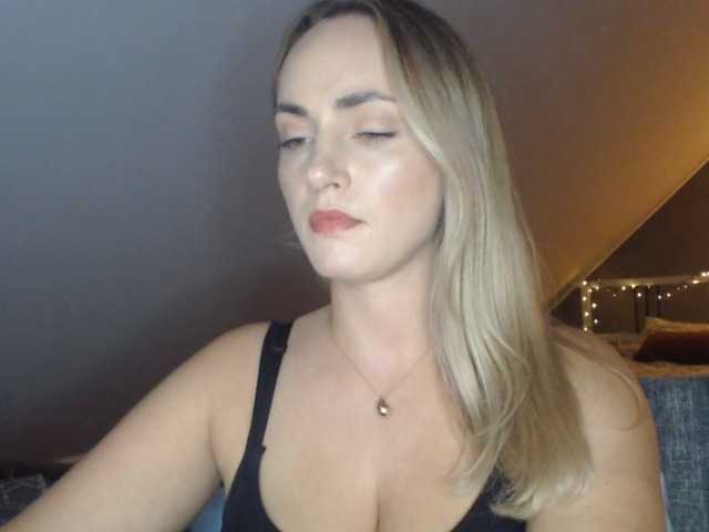 ScarlettXQueen live cam on BongaCams