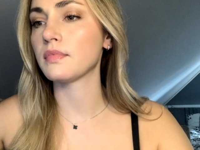 ScarlettXQueen Live Cam on BongaCams