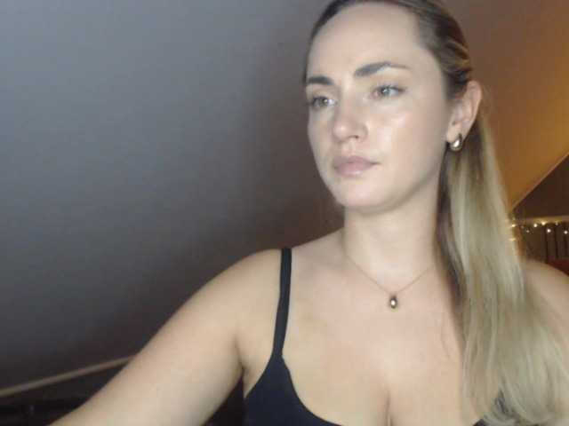 ScarlettXQueen live cam on BongaCams