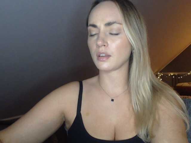 ScarlettXQueen live cam on BongaCams