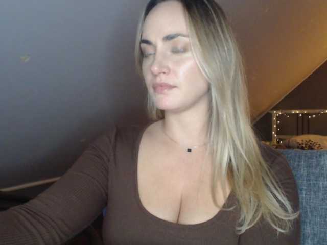 ScarlettXQueen live cam on BongaCams