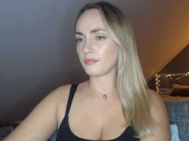 ScarlettXQueen live cam on BongaCams