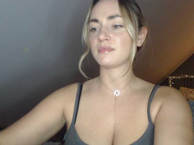 ScarlettXQueen live cam on BongaCams
