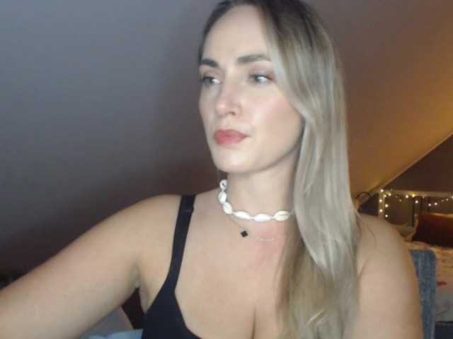 ScarlettXQueen live cam on BongaCams