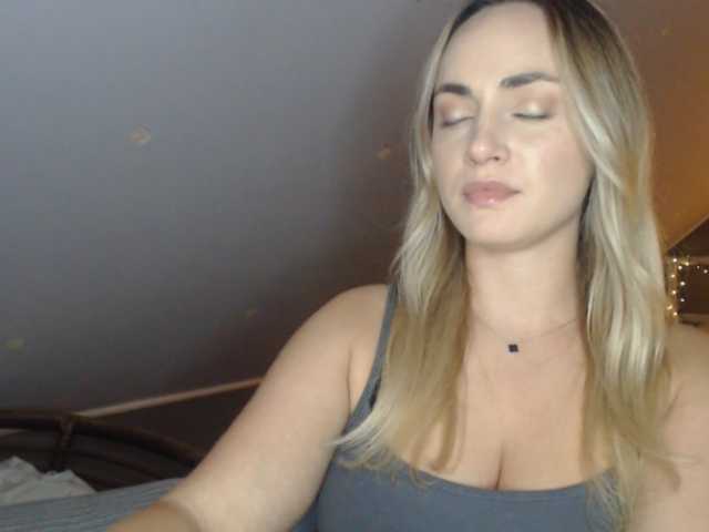 ScarlettXQueen live cam on BongaCams