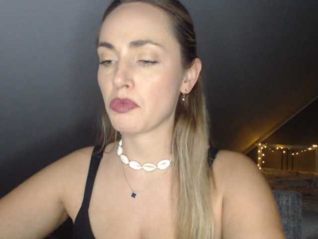 ScarlettXQueen live cam on BongaCams