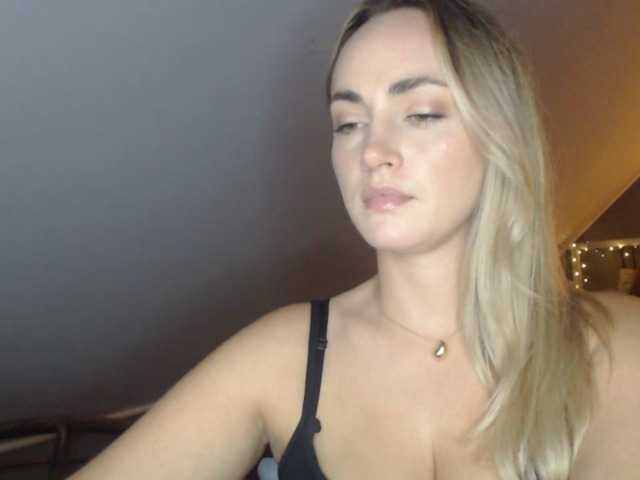 ScarlettXQueen live cam on BongaCams