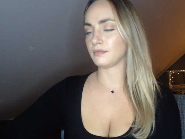 ScarlettXQueen live cam on BongaCams