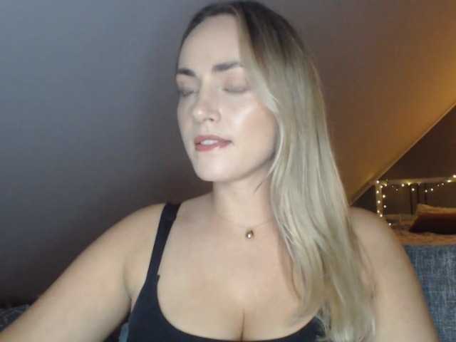 ScarlettXQueen live cam on BongaCams
