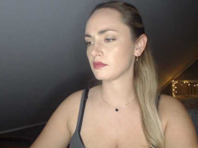 ScarlettXQueen live cam on BongaCams