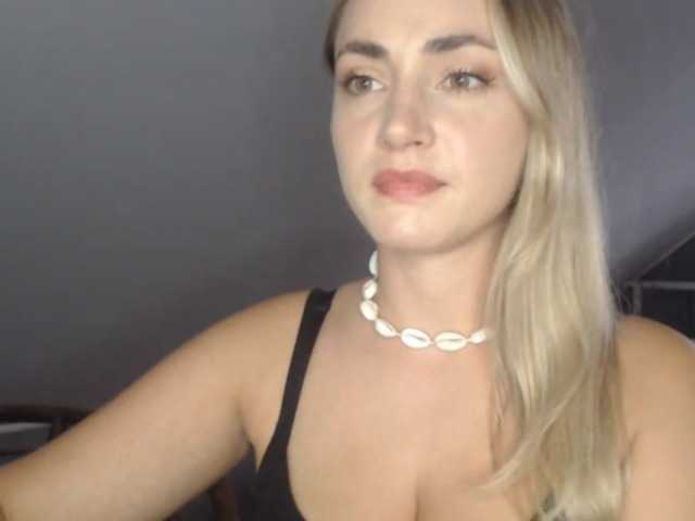ScarlettXQueen live cam on BongaCams