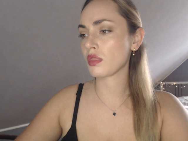 ScarlettXQueen live cam on BongaCams