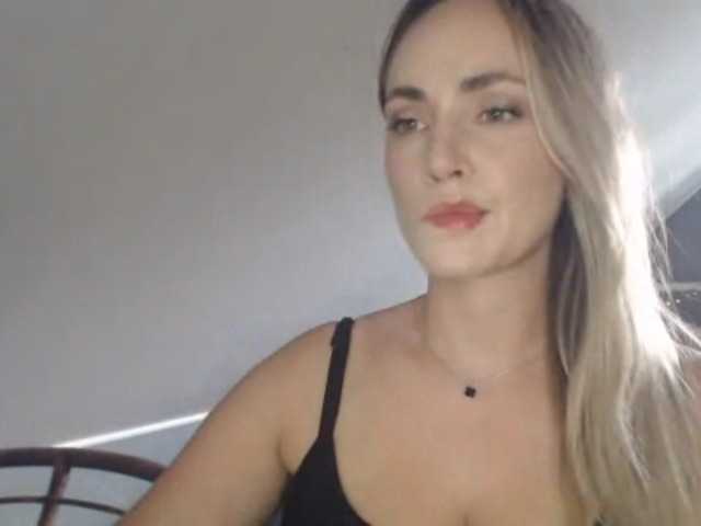 ScarlettXQueen live cam on BongaCams