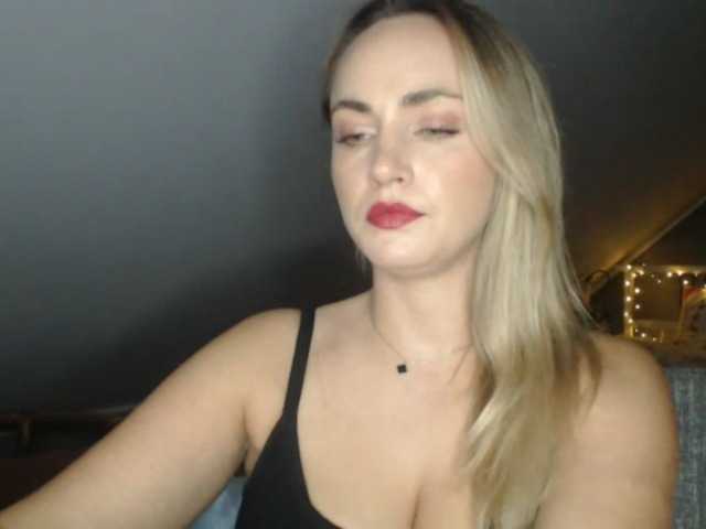 ScarlettXQueen live cam on BongaCams