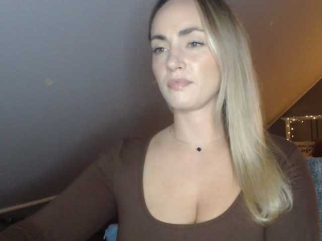 ScarlettXQueen live cam on BongaCams