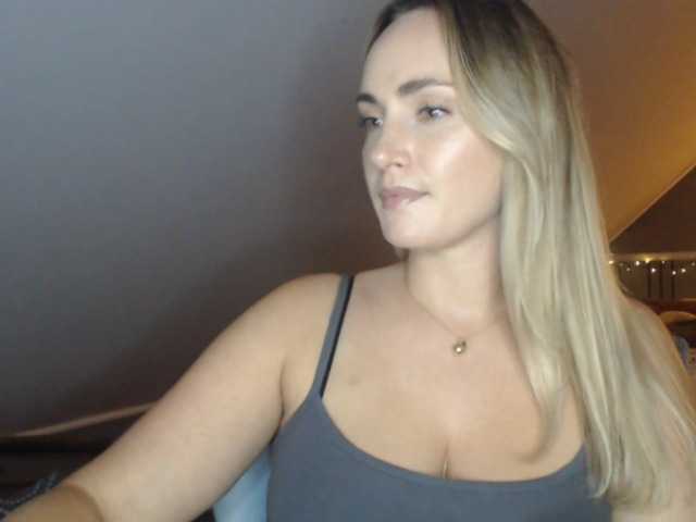 ScarlettXQueen live cam on BongaCams