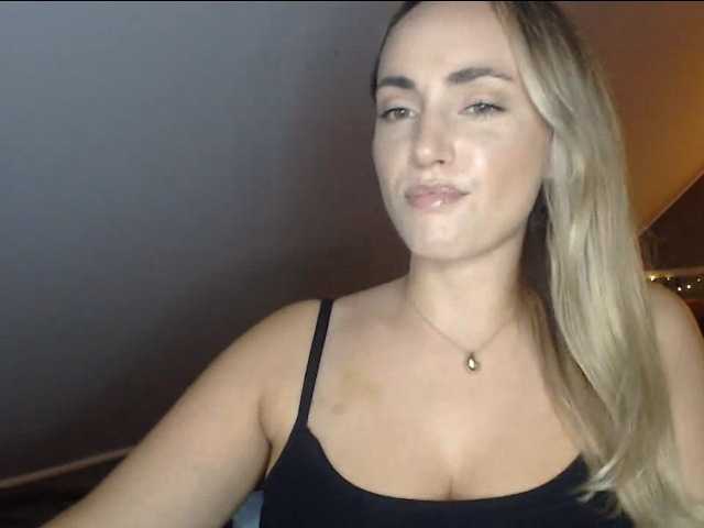 ScarlettXQueen live cam on BongaCams