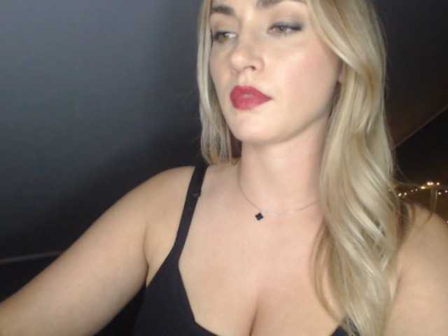 ScarlettXQueen live cam on BongaCams