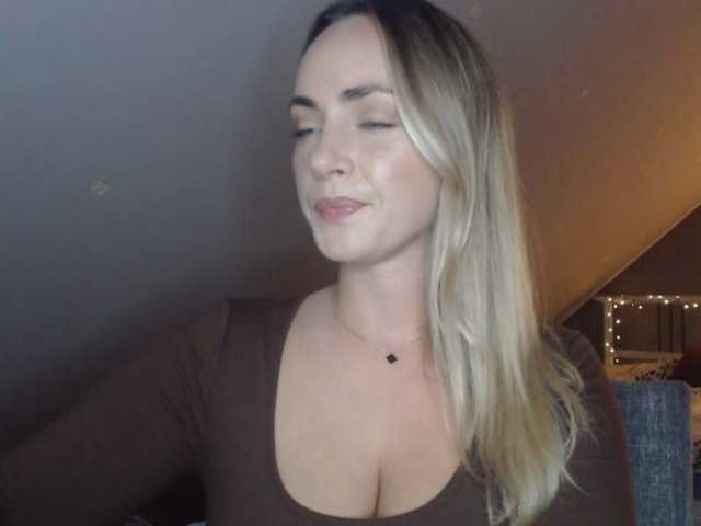 ScarlettXQueen live cam on BongaCams