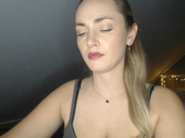ScarlettXQueen live cam on BongaCams