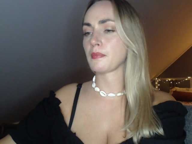 ScarlettXQueen live cam on BongaCams