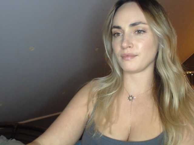 ScarlettXQueen live cam on BongaCams