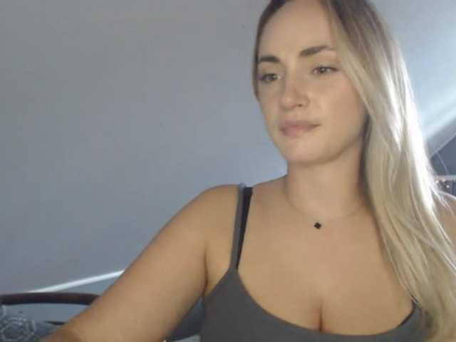 ScarlettXQueen live cam on BongaCams