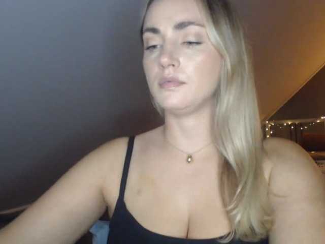 ScarlettXQueen live cam on BongaCams